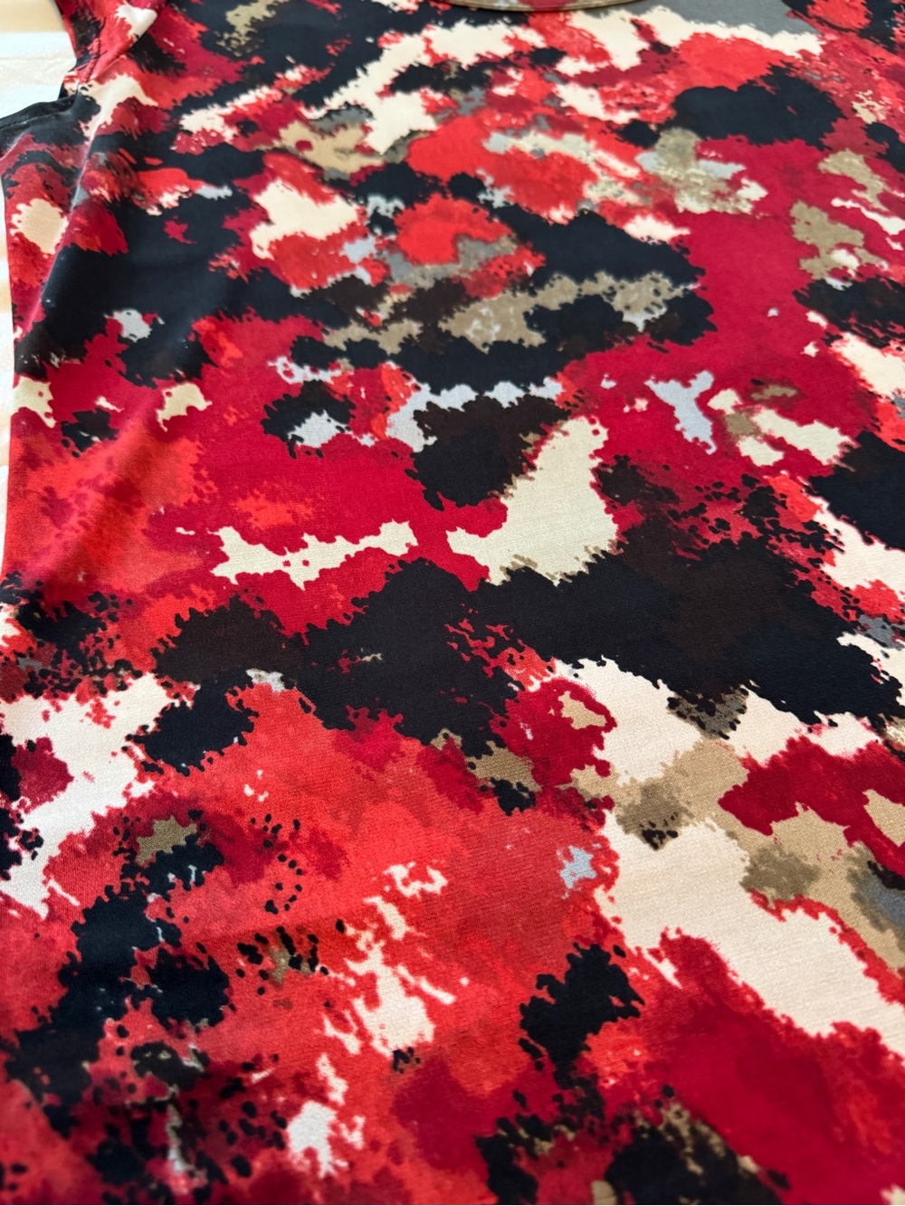Kasper Abstract Floral Print Scoop Neck Top Size Large Red Black - Picture 11 of 11